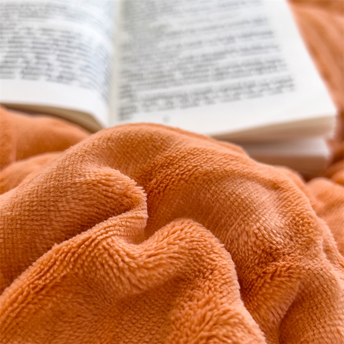 91家纺网 家纺一手货源 找家纺 蓝冰家纺 2025新款雕花牛奶绒羊羔绒床垫 落日橙