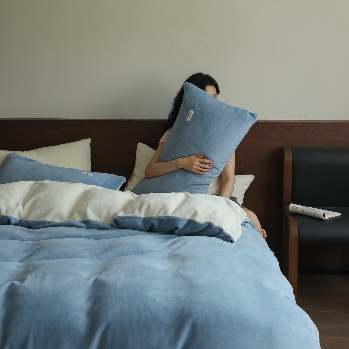 91家纺网 家纺一手货源 找家纺 （总）时光里 2025新款230克纯色简约双拼牛奶绒四件套套件