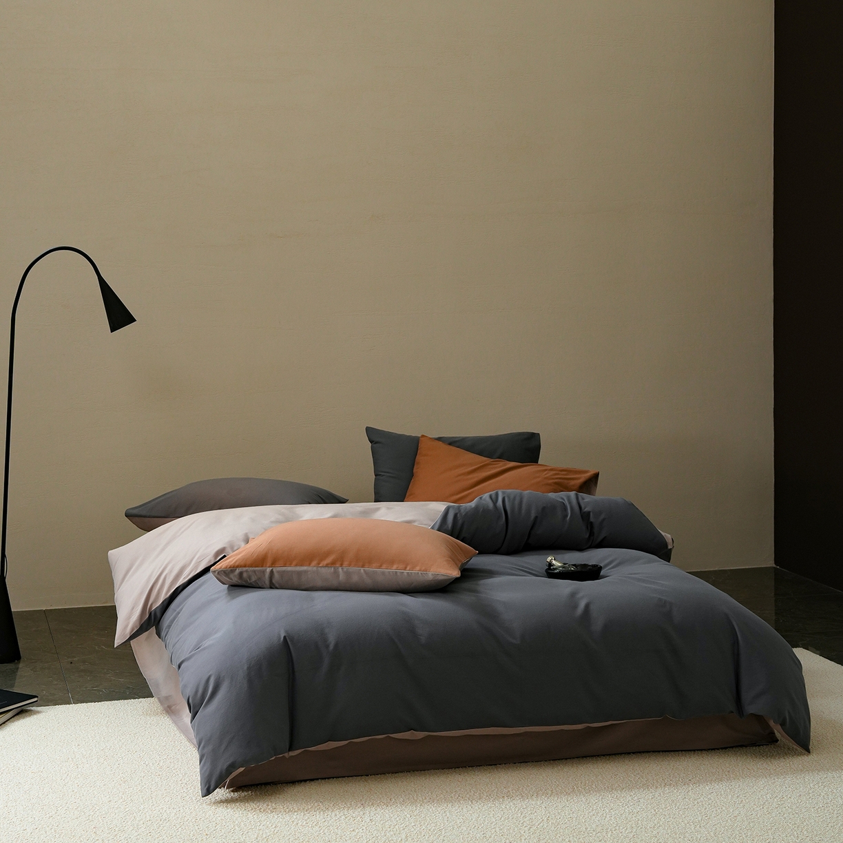 91家纺网 家纺一手货源 找家纺 禾时 2025新款A类全棉贡缎磨毛纯色四件套（礼盒包装）-风格1 钛苏