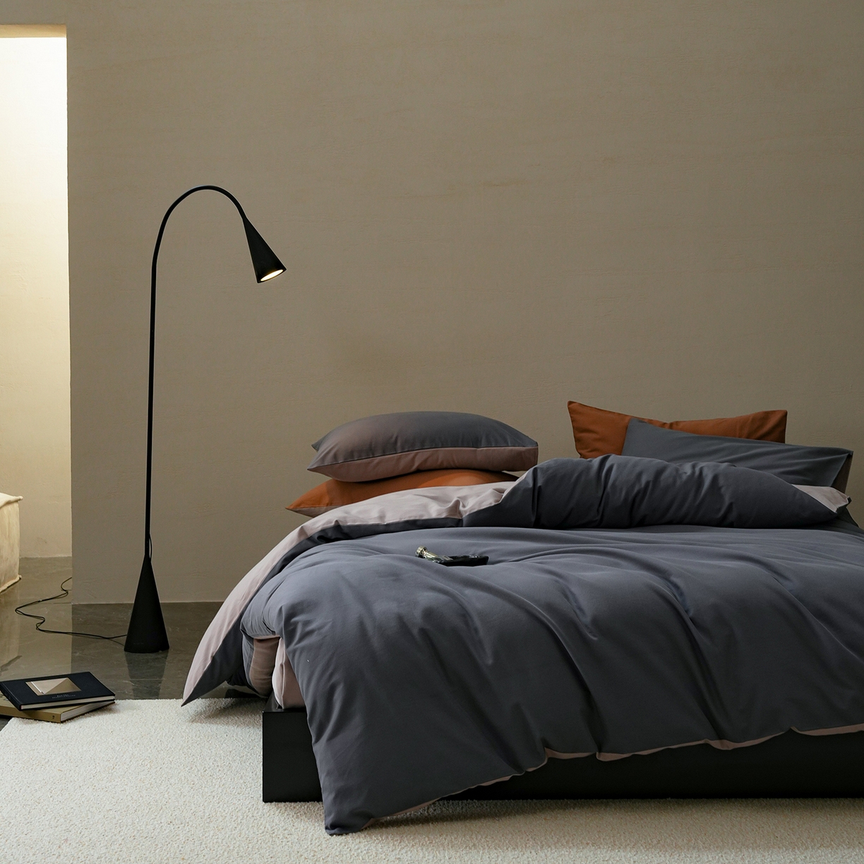 91家纺网 家纺一手货源 找家纺 禾时 2025新款A类全棉贡缎磨毛纯色四件套（礼盒包装）-风格1 钛苏