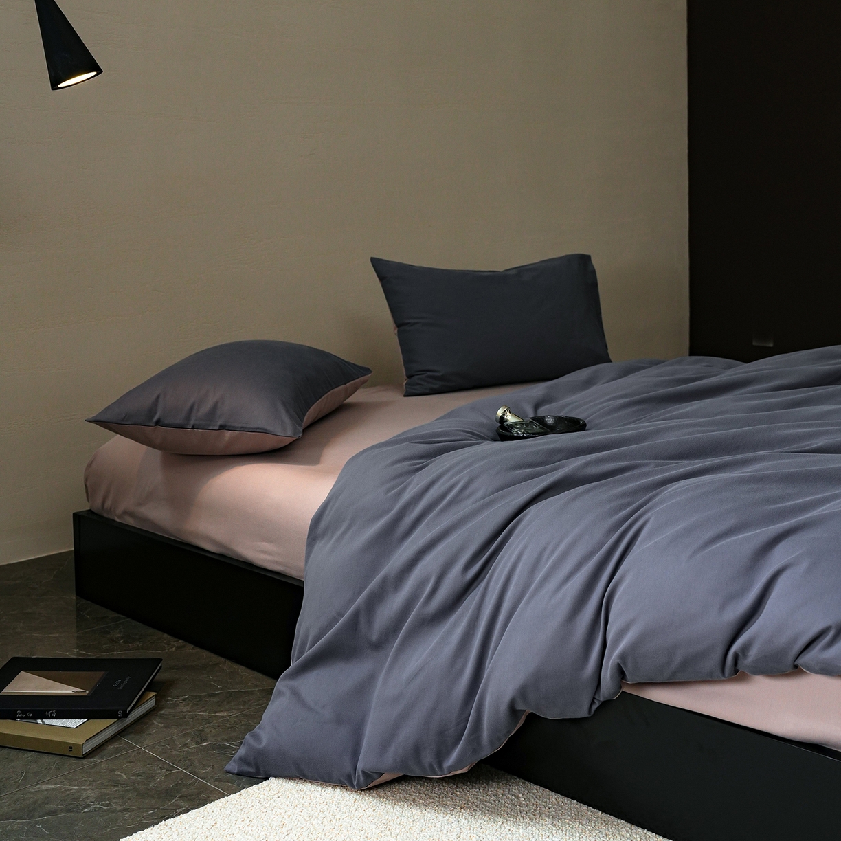 91家纺网 家纺一手货源 找家纺 禾时 2025新款A类全棉贡缎磨毛纯色四件套（礼盒包装）-风格1 钛苏