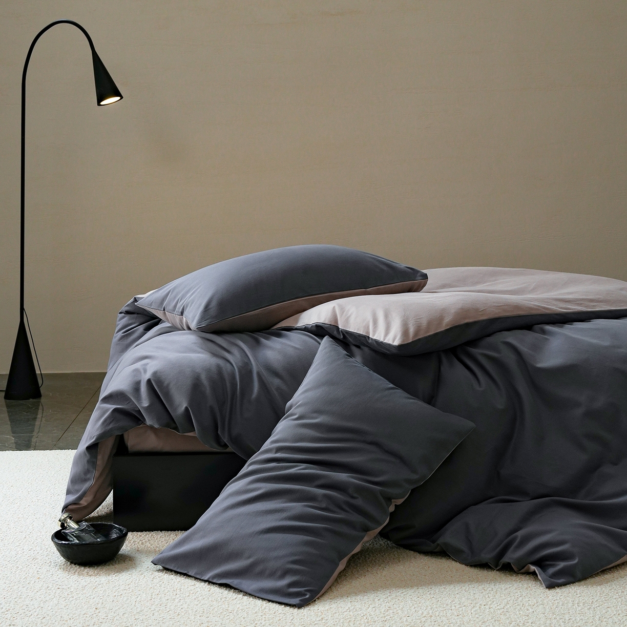 91家纺网 家纺一手货源 找家纺 禾时 2025新款A类全棉贡缎磨毛纯色四件套（礼盒包装）-风格1 钛苏