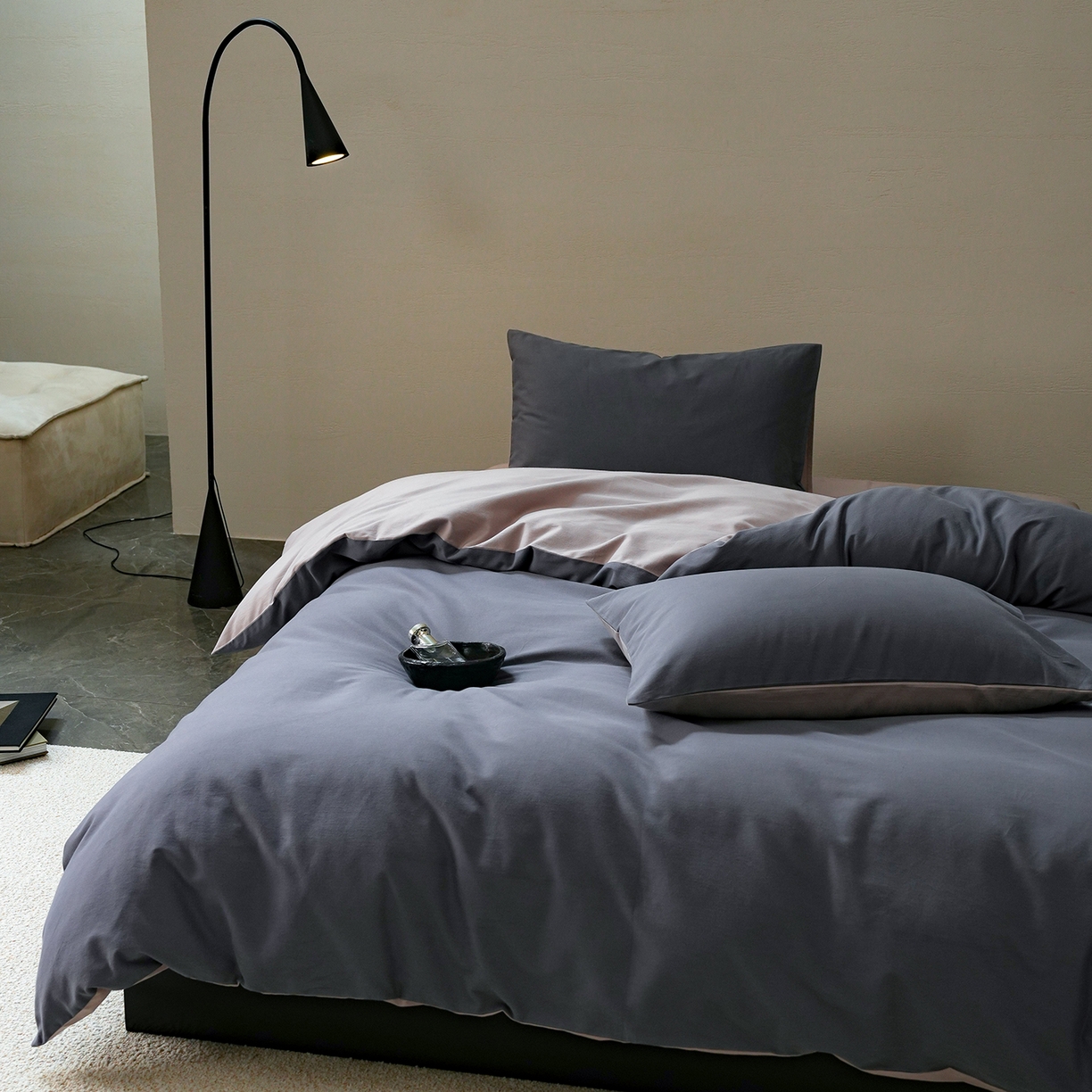 91家纺网 家纺一手货源 找家纺 禾时 2025新款A类全棉贡缎磨毛纯色四件套（礼盒包装）-风格1 钛苏