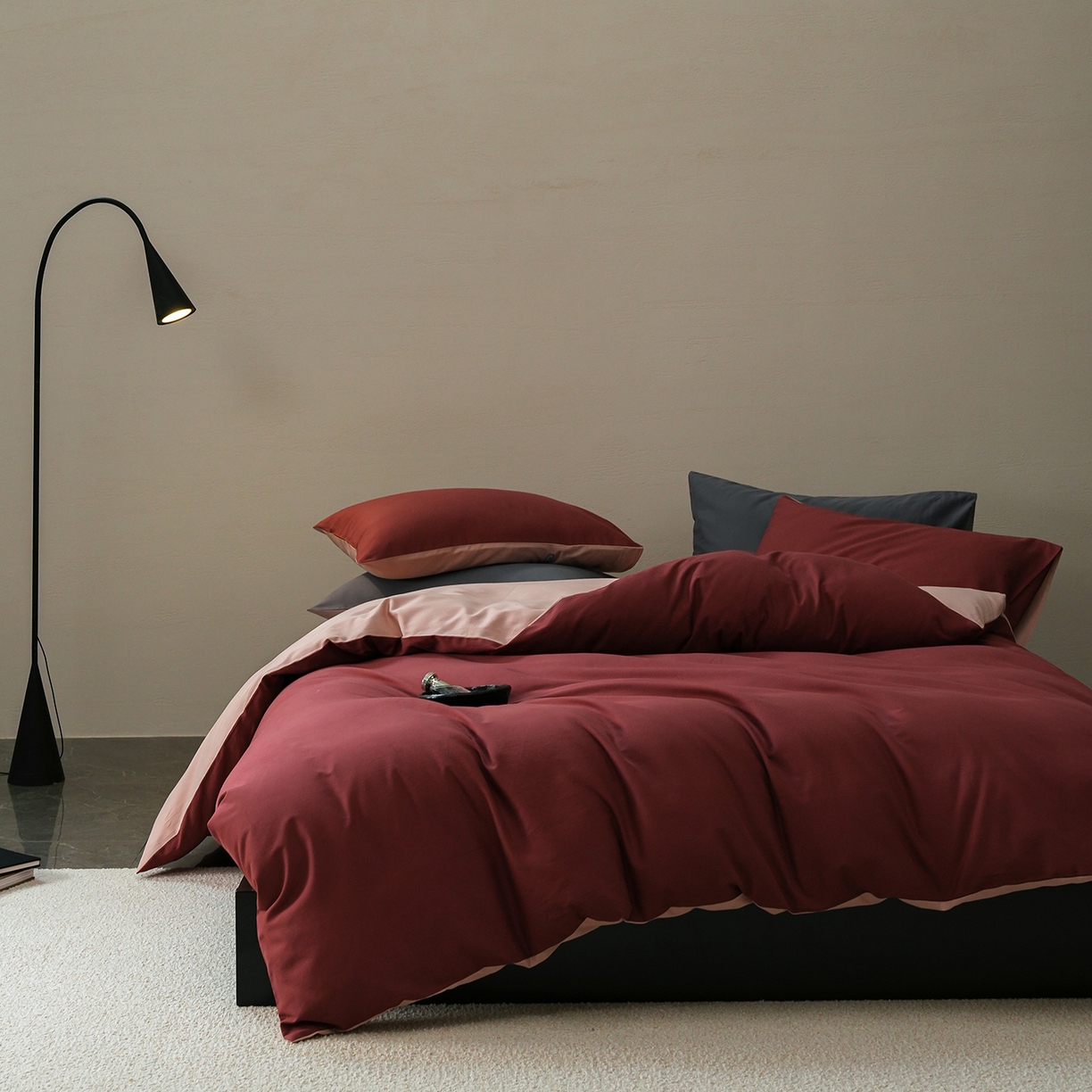 91家纺网 家纺一手货源 找家纺 禾时 2025新款A类全棉贡缎磨毛纯色四件套（礼盒包装）-风格1 维粉