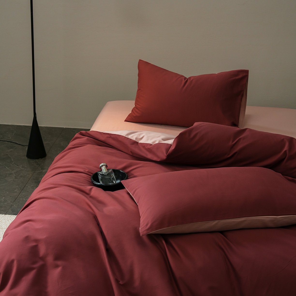 91家纺网 家纺一手货源 找家纺 禾时 2025新款A类全棉贡缎磨毛纯色四件套（礼盒包装）-风格1 维粉