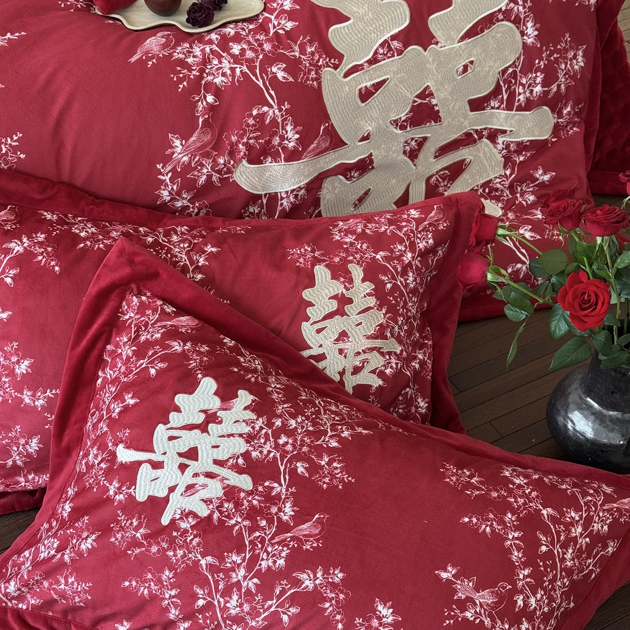 91家纺网 家纺一手货源 找家纺 江涞 2025新款高克重婴肤绒数码印花高端刺绣四件套-合欢 合欢-红