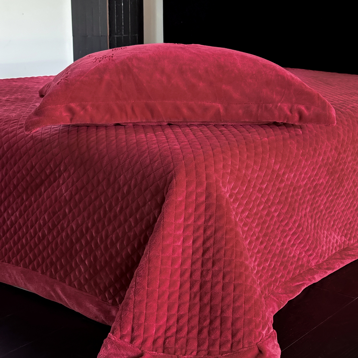 91家纺网 家纺一手货源 找家纺 江涞 2025新款高克重婴肤绒数码印花高端刺绣四件套-合欢 合欢-红