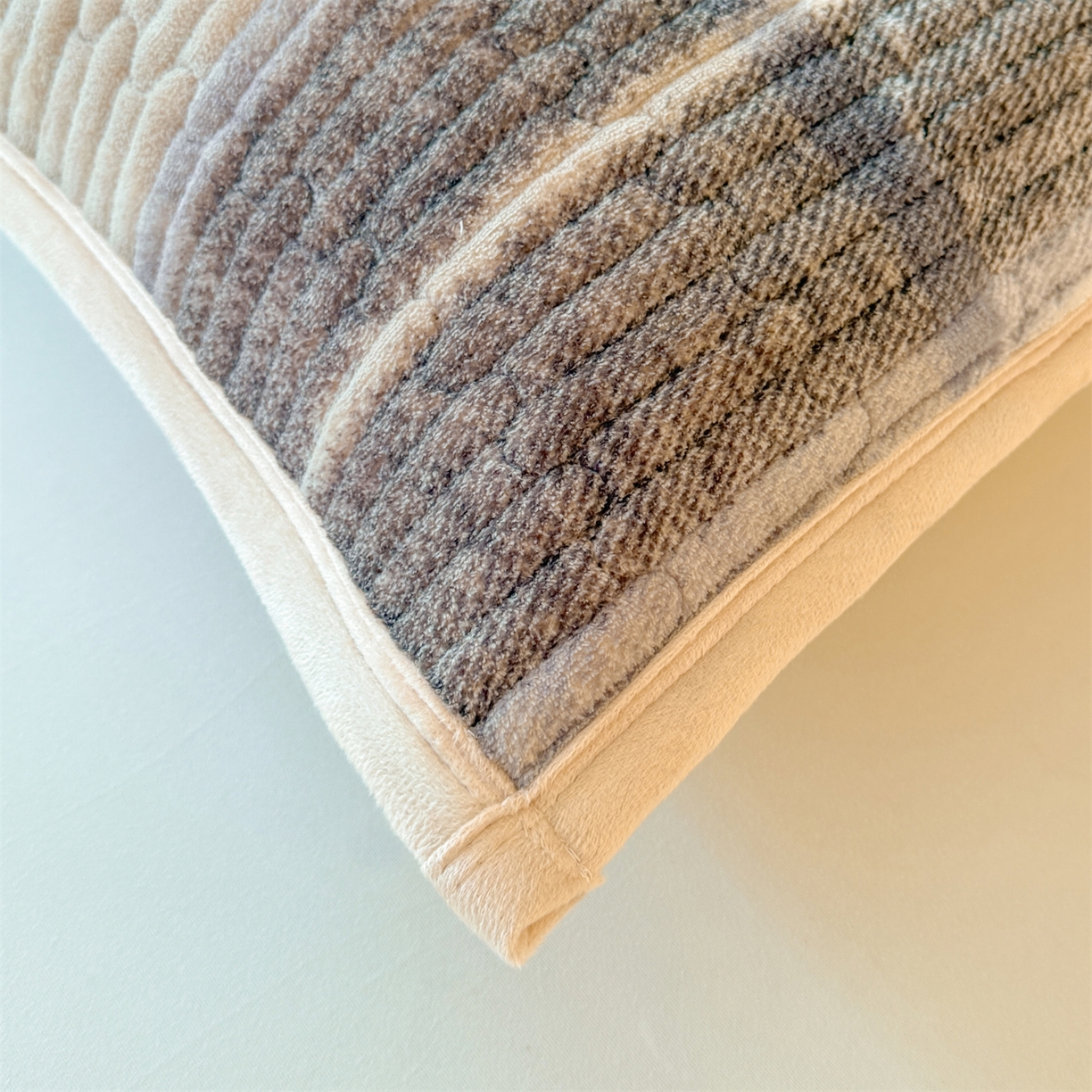 91家纺网 家纺一手货源 找家纺 （总）慕木家纺 2025新款高克重牛奶绒小清新印花卡通夹棉单床盖床盖单件（提供买家秀)