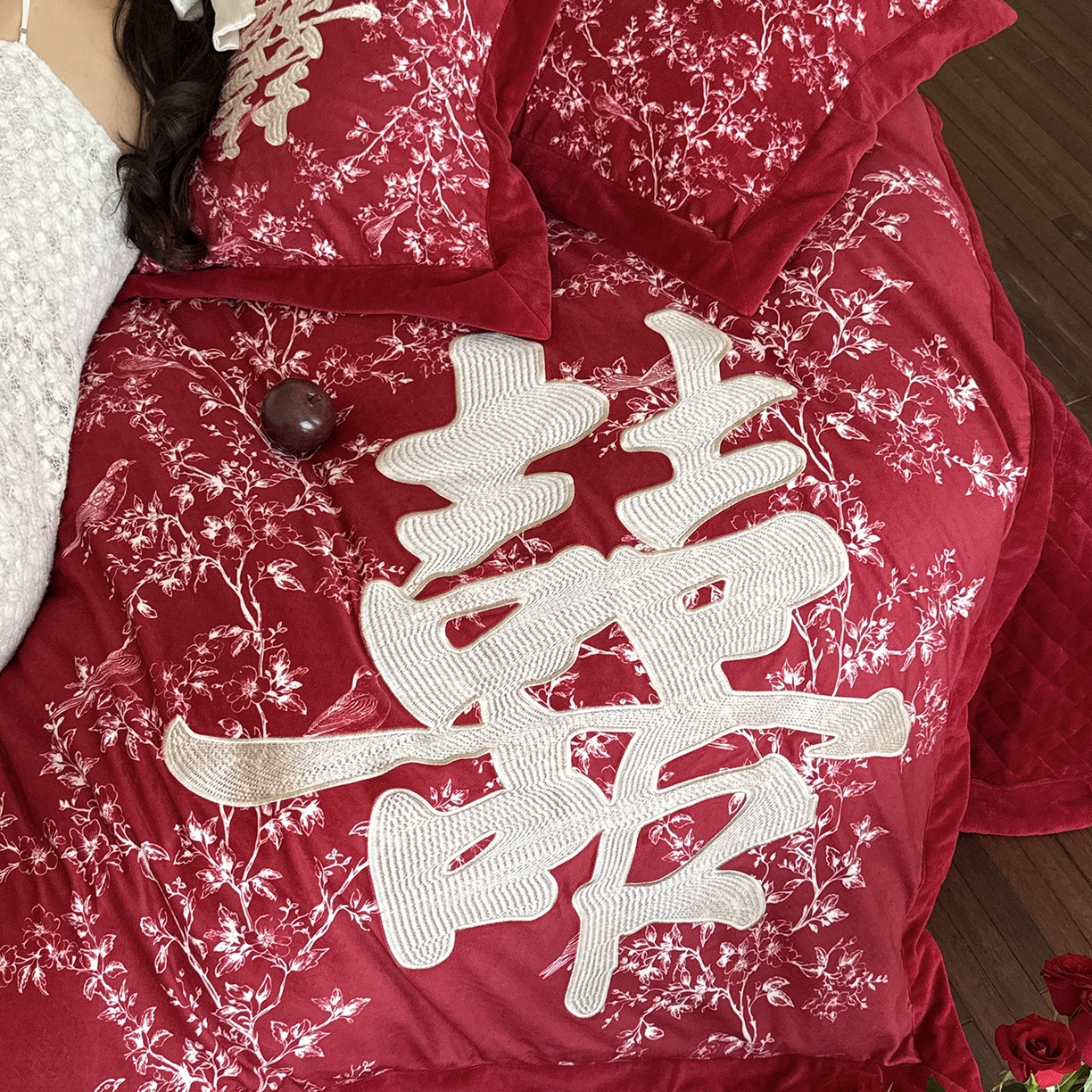 91家纺网 家纺一手货源 找家纺 江涞 2025新款高克重婴肤绒数码印花高端刺绣四件套-合欢 合欢-红