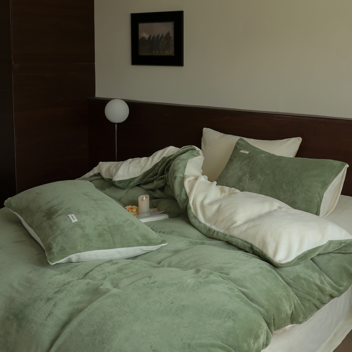 91家纺网 家纺一手货源 找家纺 时光里 2025新款230克纯色简约双拼牛奶绒四件套套件 橄榄绿拼奶白