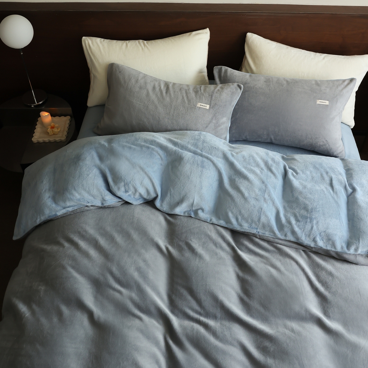 91家纺网 家纺一手货源 找家纺 时光里 2025新款230克纯色简约双拼牛奶绒四件套套件 古典灰拼复古蓝