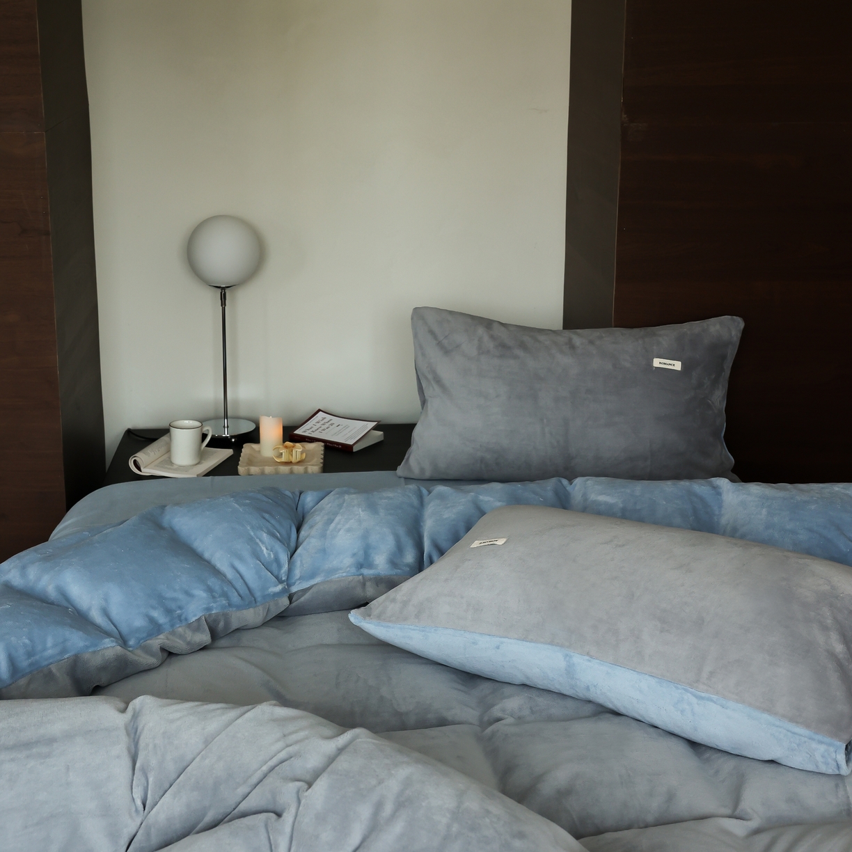 91家纺网 家纺一手货源 找家纺 时光里 2025新款230克纯色简约双拼牛奶绒四件套套件 古典灰拼复古蓝