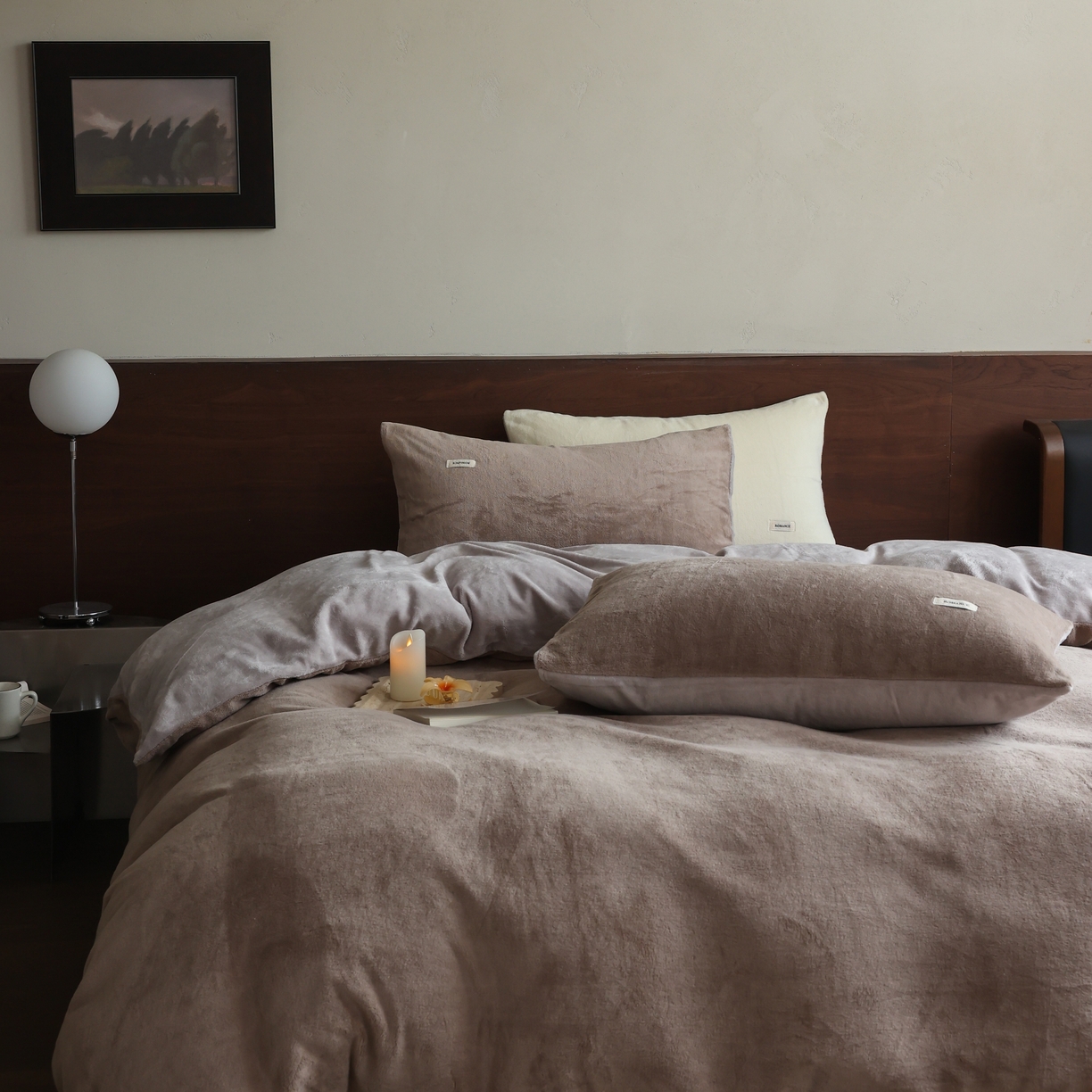 91家纺网 家纺一手货源 找家纺 时光里 2025新款230克纯色简约双拼牛奶绒四件套套件 米咖拼星际灰