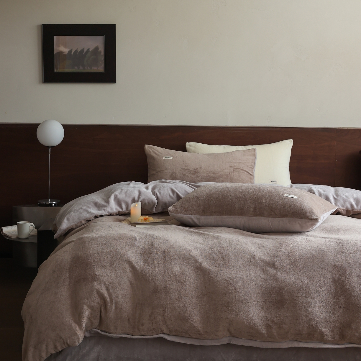 91家纺网 家纺一手货源 找家纺 时光里 2025新款230克纯色简约双拼牛奶绒四件套套件 米咖拼星际灰