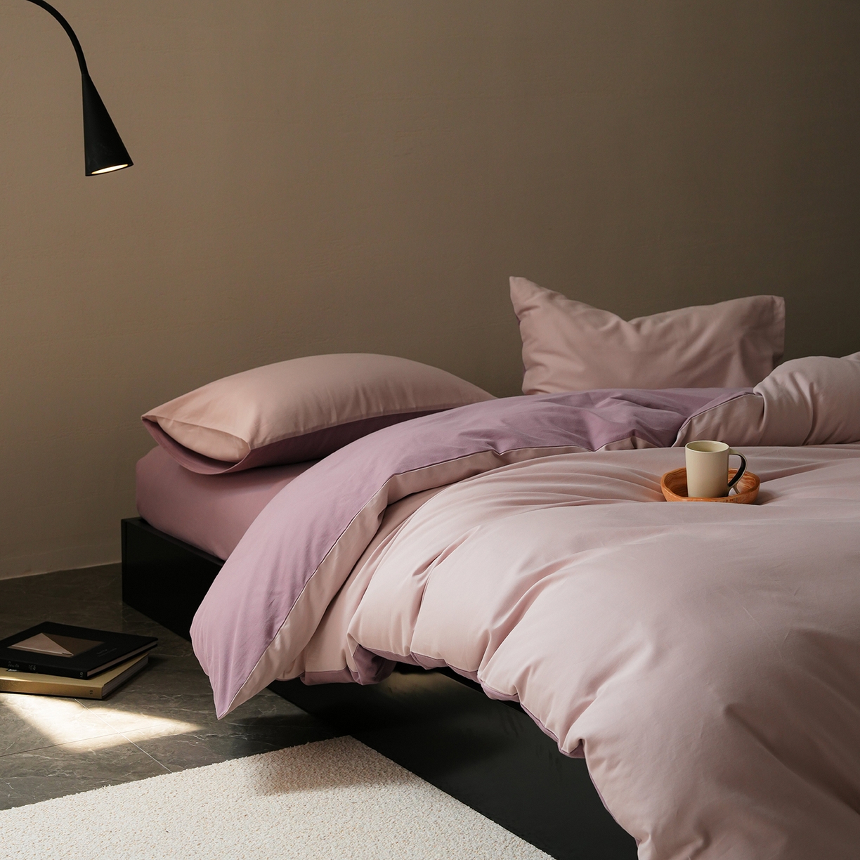 91家纺网 家纺一手货源 找家纺 禾时 2025新款A类全棉贡缎磨毛纯色四件套（礼盒包装）-风格1 溪紫