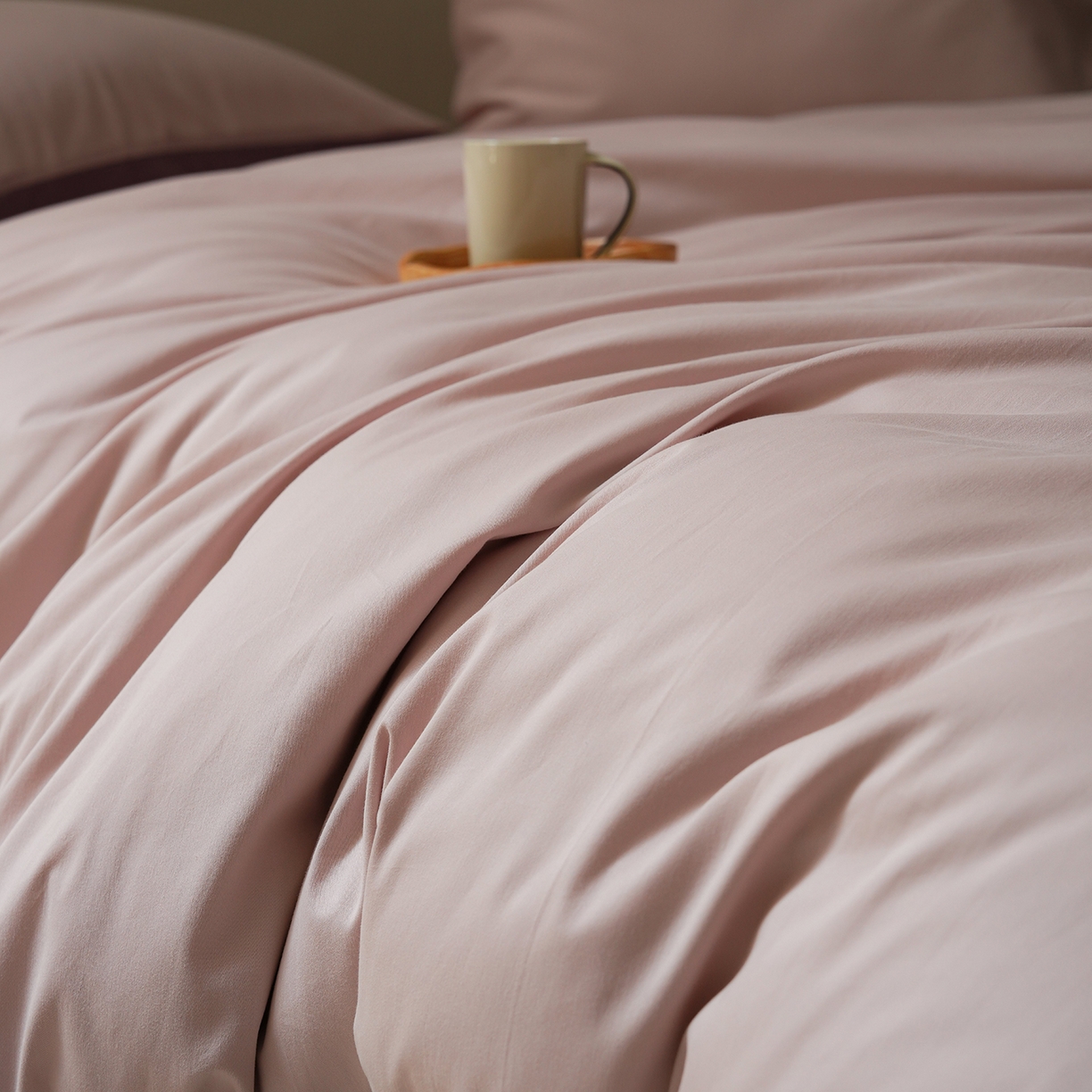 91家纺网 家纺一手货源 找家纺 禾时 2025新款A类全棉贡缎磨毛纯色四件套（礼盒包装）-风格1 溪紫