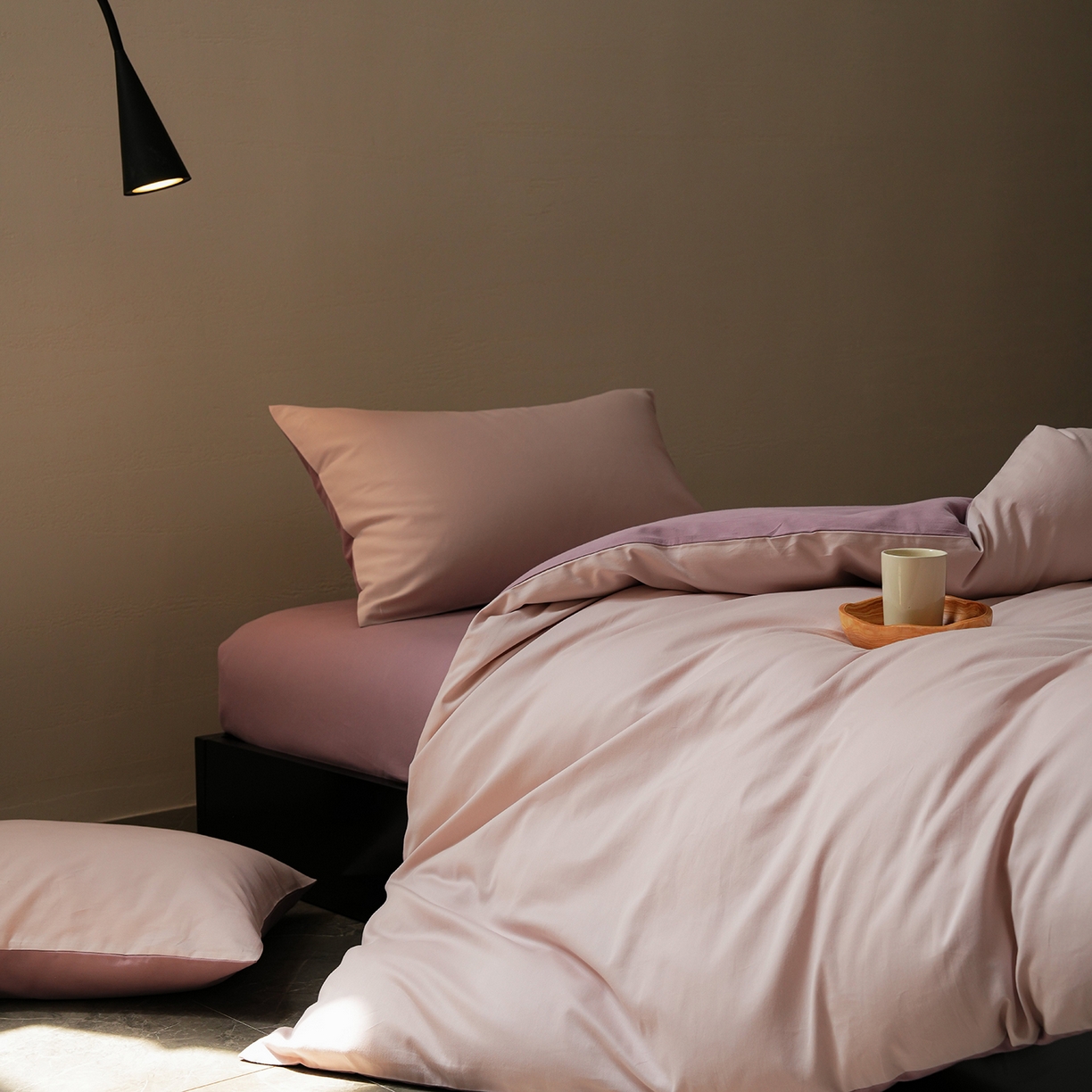 91家纺网 家纺一手货源 找家纺 禾时 2025新款A类全棉贡缎磨毛纯色四件套（礼盒包装）-风格1 溪紫