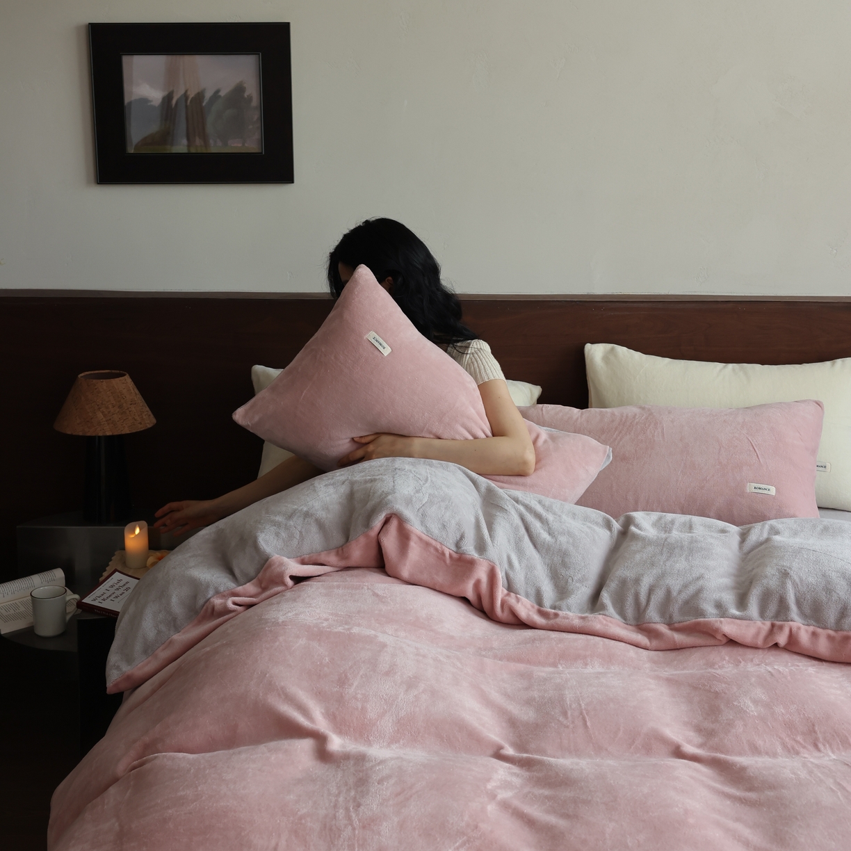 91家纺网 家纺一手货源 找家纺 时光里 2025新款230克纯色简约双拼牛奶绒四件套套件 藕粉拼星际灰