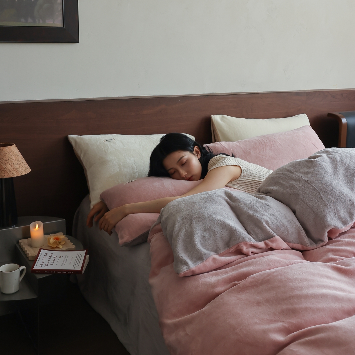 91家纺网 家纺一手货源 找家纺 时光里 2025新款230克纯色简约双拼牛奶绒四件套套件 藕粉拼星际灰