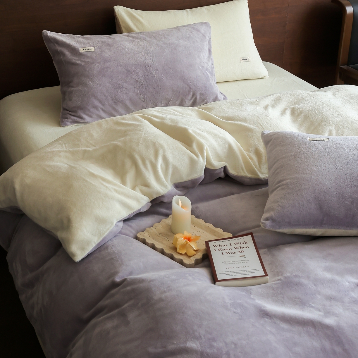 91家纺网 家纺一手货源 找家纺 时光里 2025新款230克纯色简约双拼牛奶绒四件套套件 浅紫拼奶白