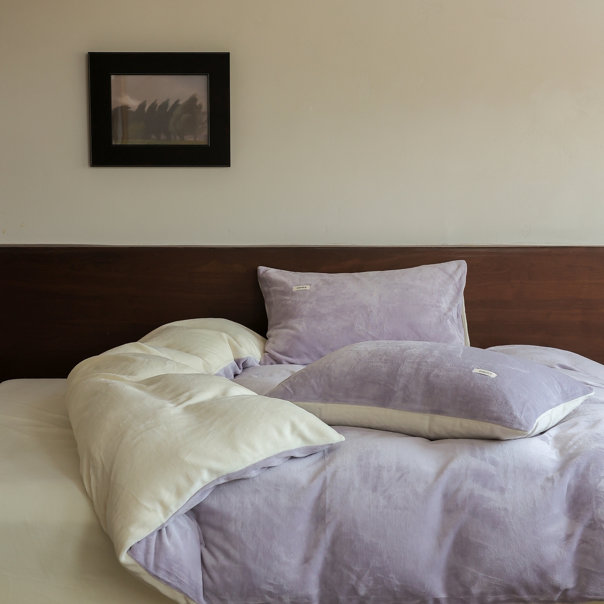 91家纺网 家纺一手货源 找家纺 时光里 2025新款230克纯色简约双拼牛奶绒四件套套件 浅紫拼奶白