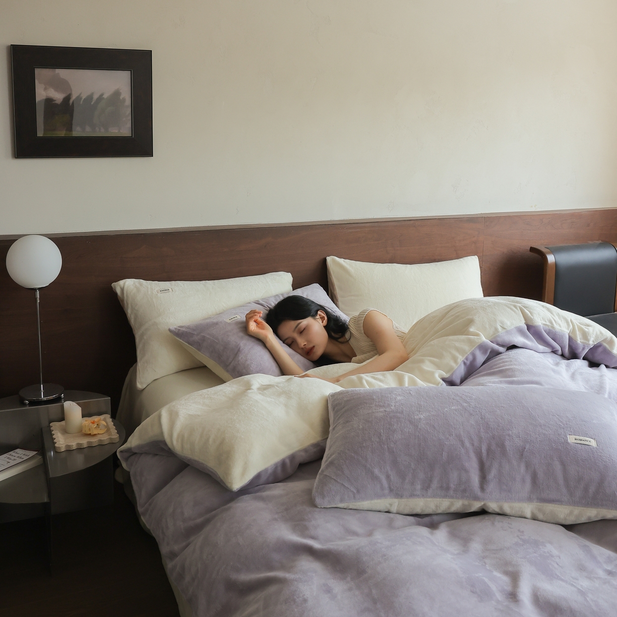 91家纺网 家纺一手货源 找家纺 时光里 2025新款230克纯色简约双拼牛奶绒四件套套件 浅紫拼奶白