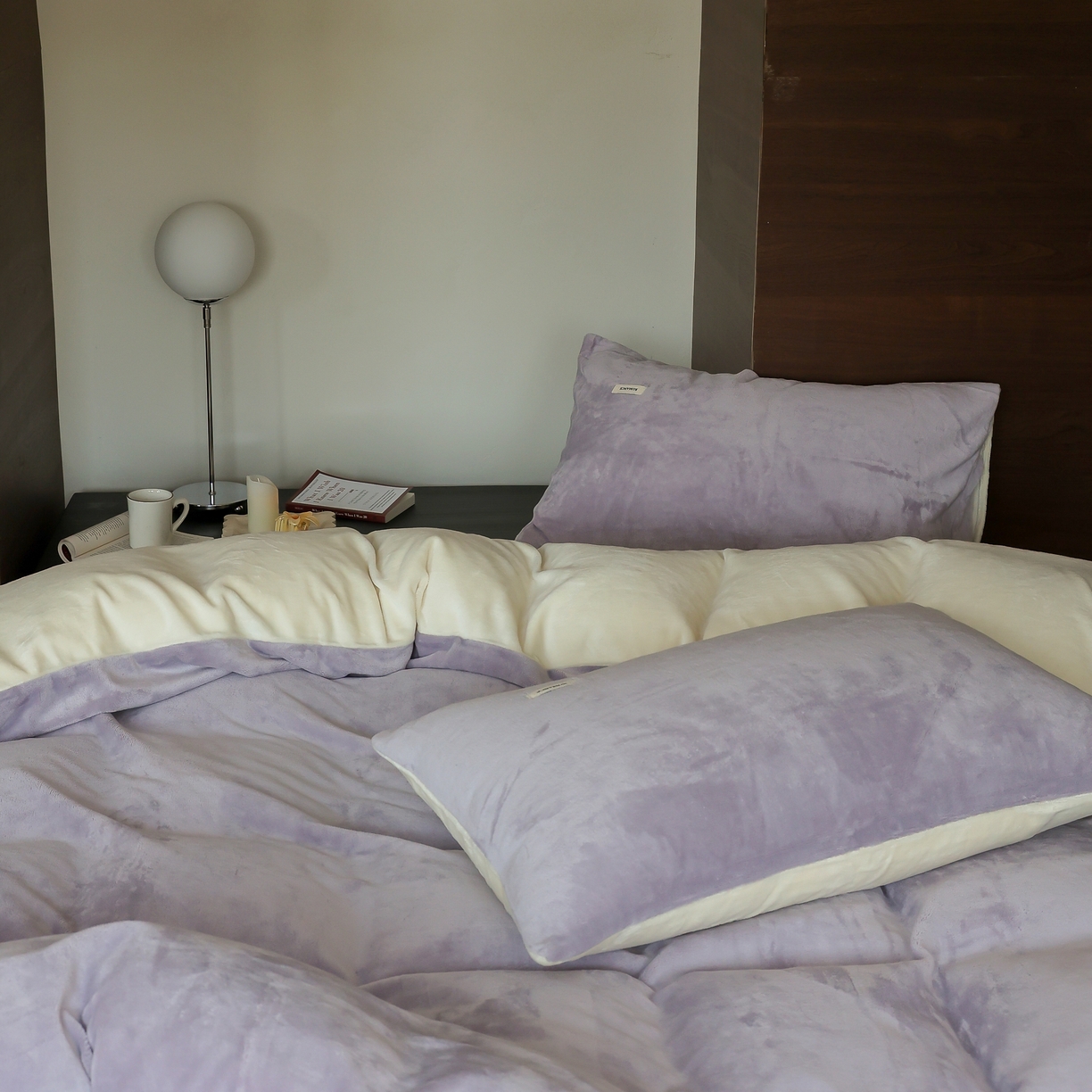 91家纺网 家纺一手货源 找家纺 时光里 2025新款230克纯色简约双拼牛奶绒四件套套件 浅紫拼奶白