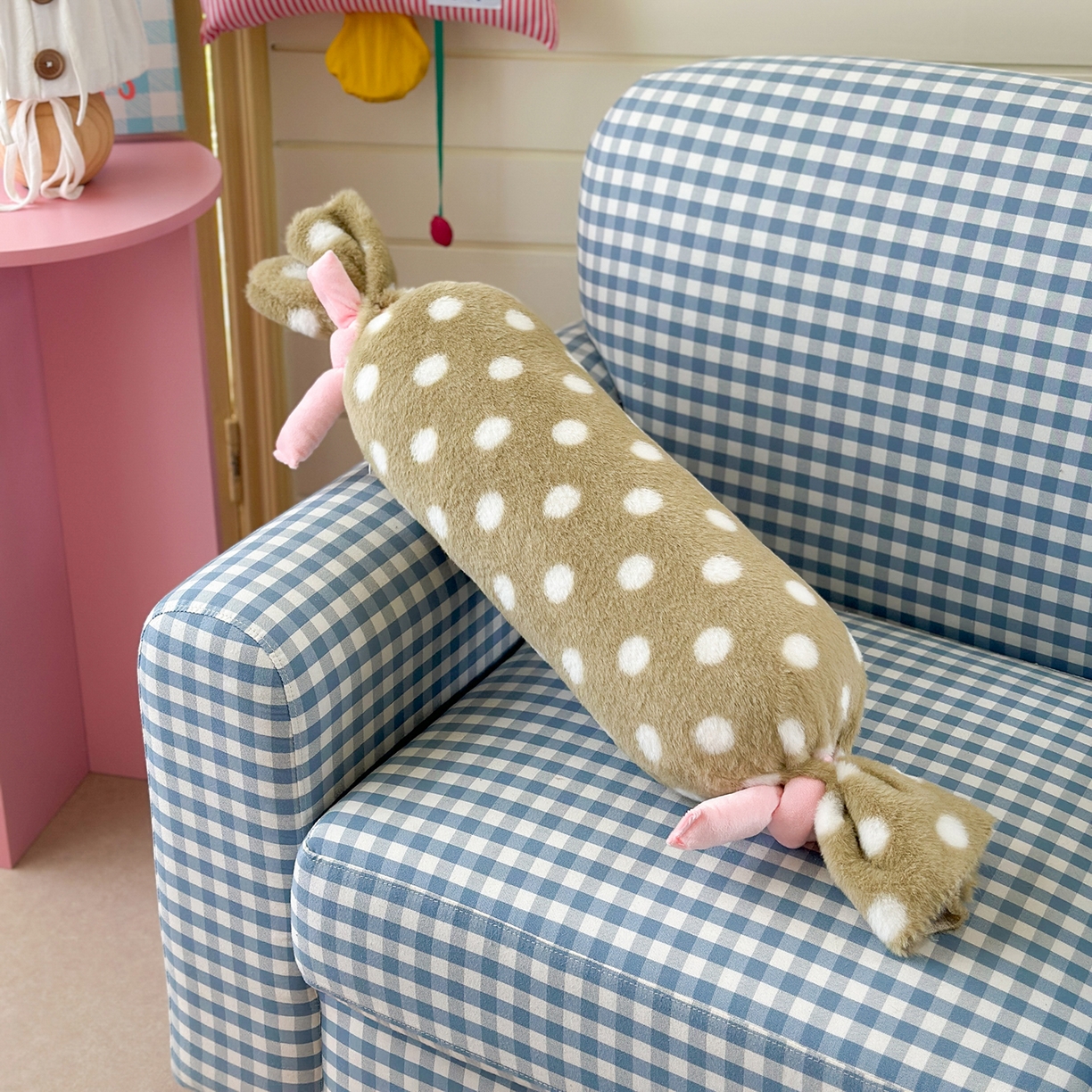 91家纺网 家纺一手货源 找家纺 （总）美茉家居 2025新款波点兔毛绒糖果抱枕