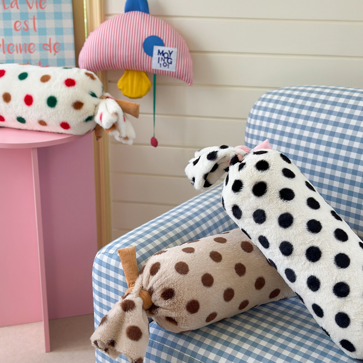 91家纺网 家纺一手货源 找家纺 美茉家居 2025新款波点兔毛绒糖果抱枕 粉色波点