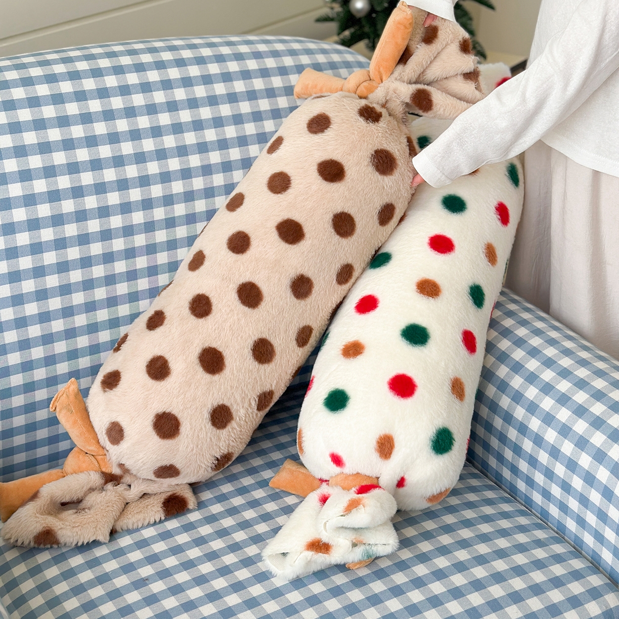 91家纺网 家纺一手货源 找家纺 美茉家居 2025新款波点兔毛绒糖果抱枕 黑白波点