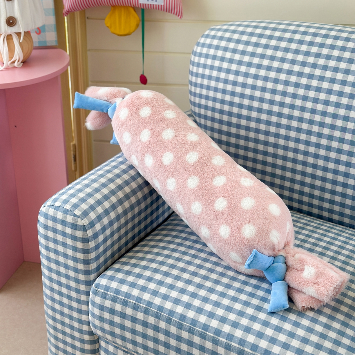 91家纺网 家纺一手货源 找家纺 （总）美茉家居 2025新款波点兔毛绒糖果抱枕