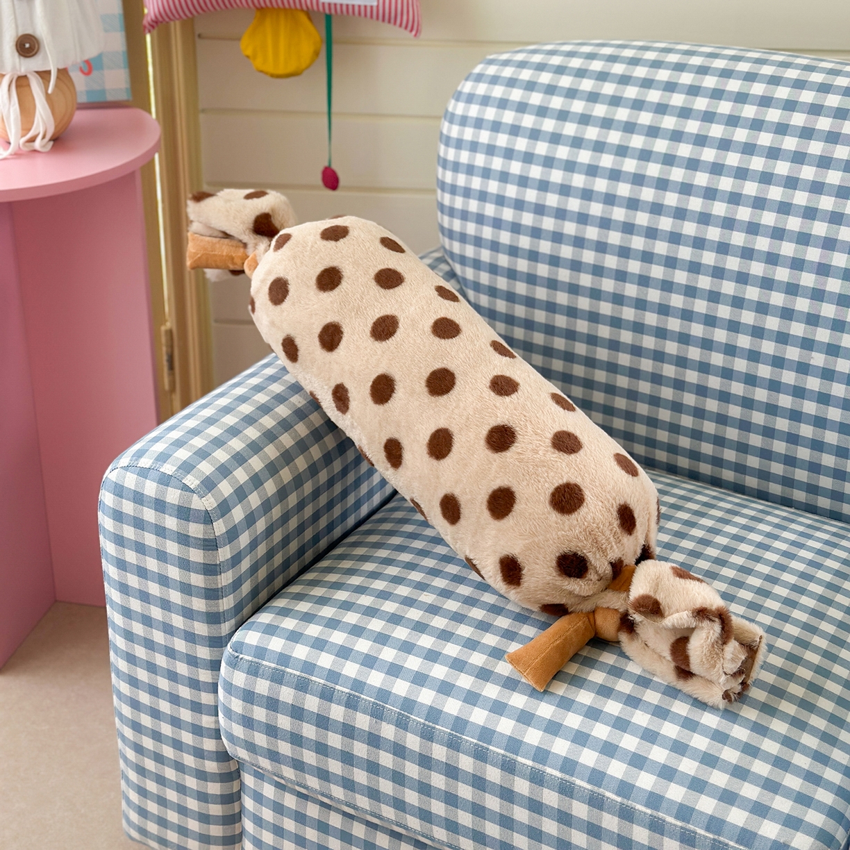 91家纺网 家纺一手货源 找家纺 （总）美茉家居 2025新款波点兔毛绒糖果抱枕