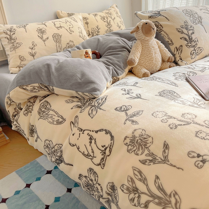 91家纺网 家纺一手货源 找家纺 yyds网供 2025新款萌趣四件套卡通花卉牛奶绒三件套加厚保暖裸睡治愈防静电 丛林兔影斯基