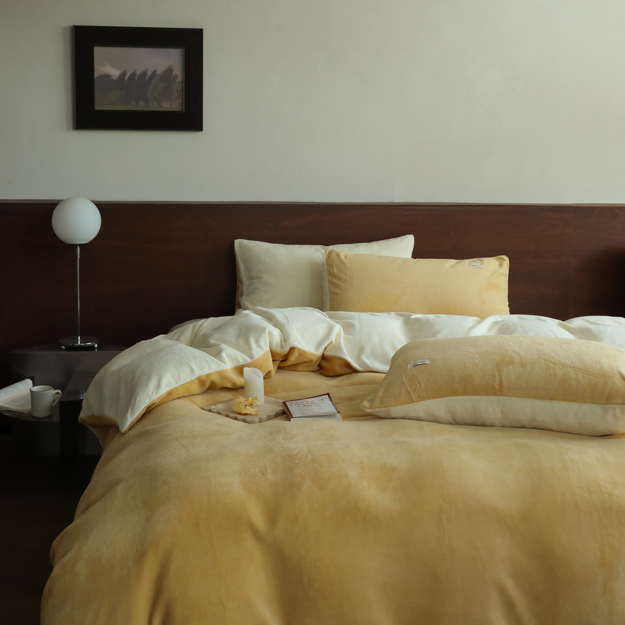 91家纺网 家纺一手货源 找家纺 时光里 2025新款230克纯色简约双拼牛奶绒四件套套件 沙漠黄拼奶白