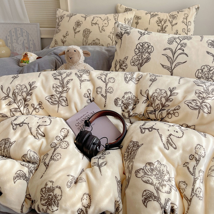91家纺网 家纺一手货源 找家纺 yyds网供 2025新款萌趣四件套卡通花卉牛奶绒三件套加厚保暖裸睡治愈防静电 丛林兔影斯基