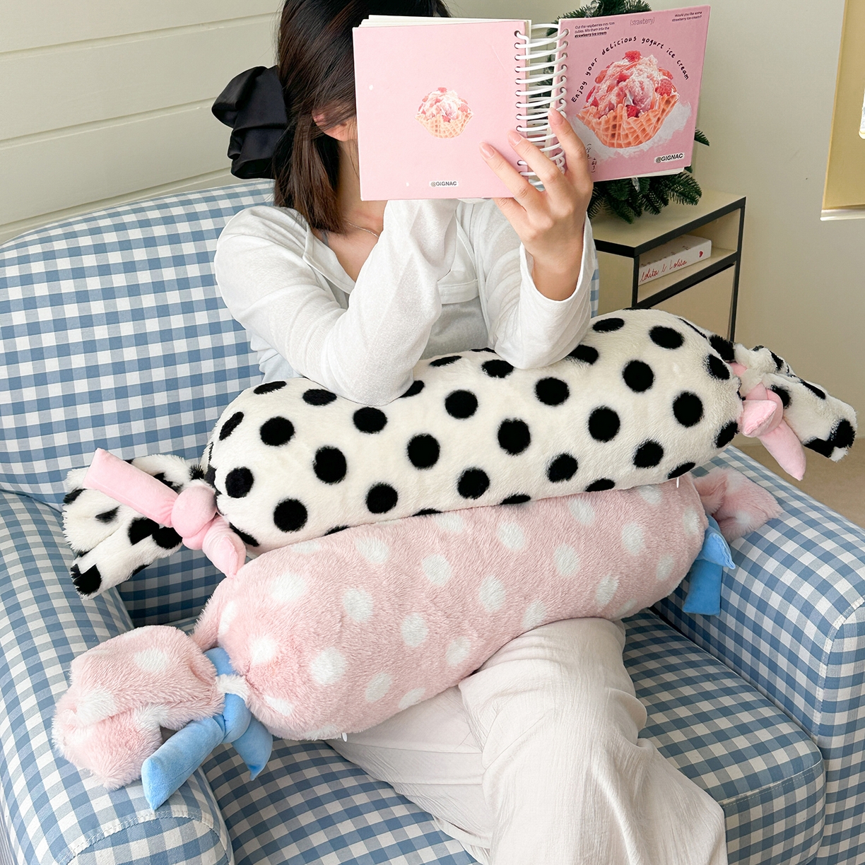 91家纺网 家纺一手货源 找家纺 美茉家居 2025新款波点兔毛绒糖果抱枕 绿色波点