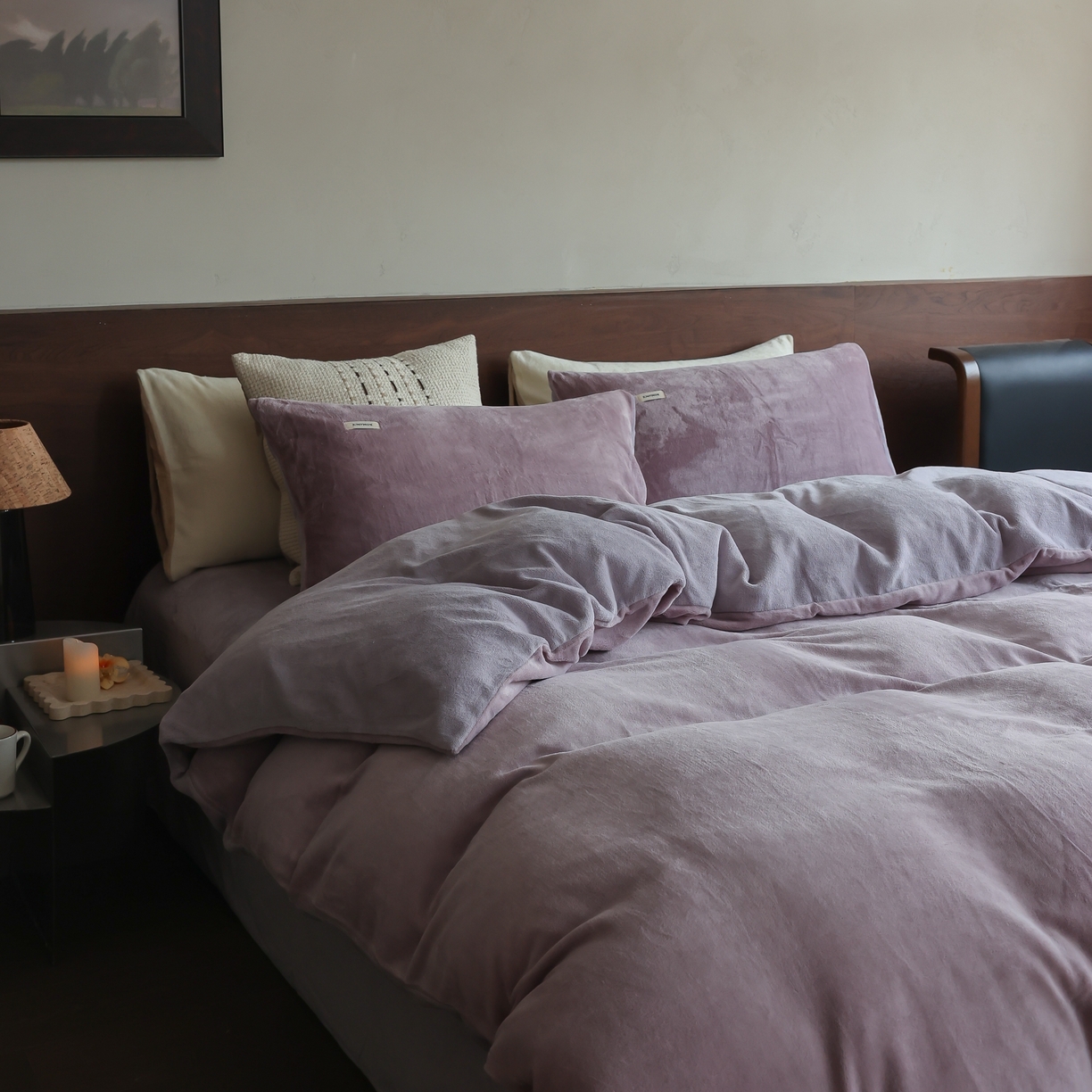 91家纺网 家纺一手货源 找家纺 时光里 2025新款230克纯色简约双拼牛奶绒四件套套件 香芋紫拼浅紫