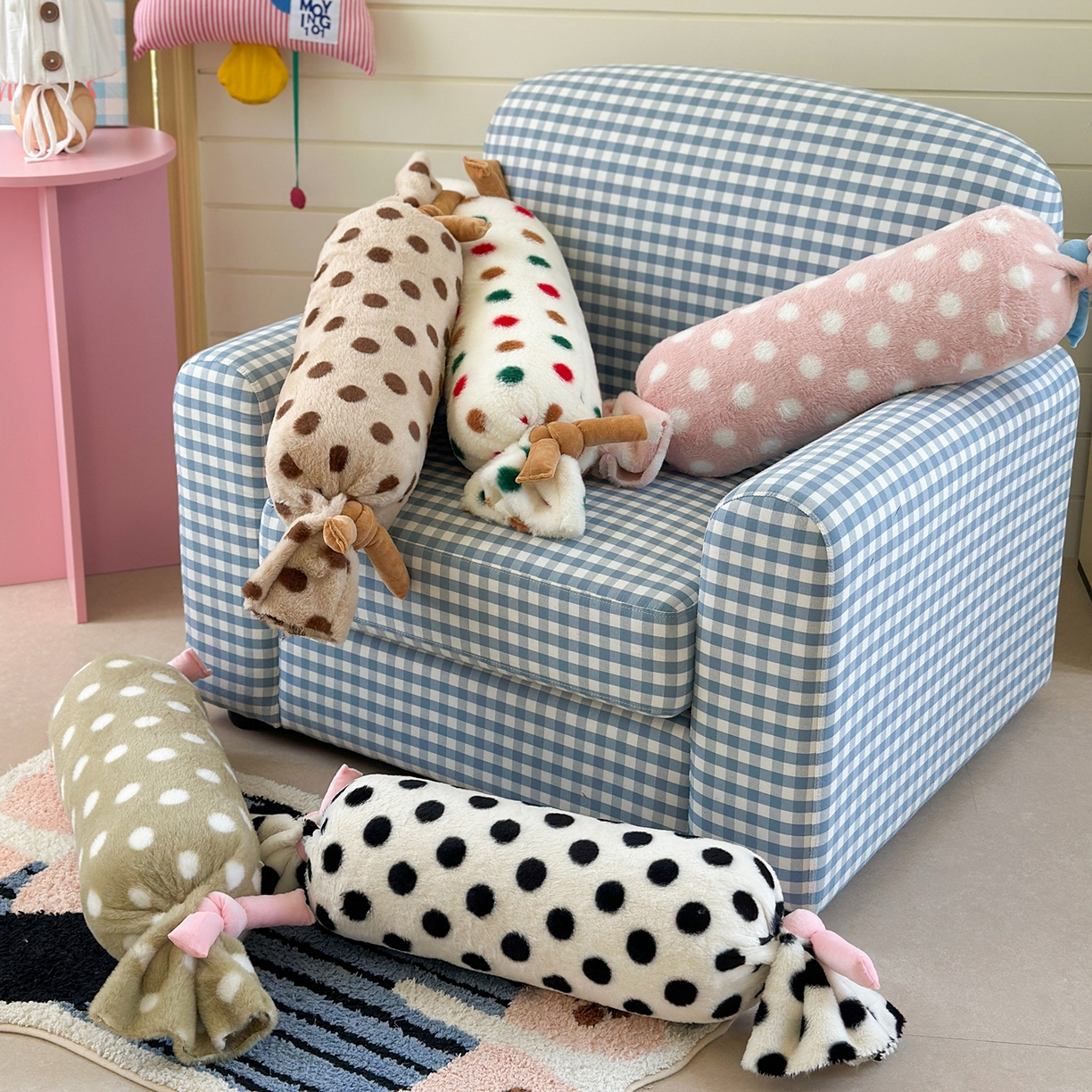 91家纺网 家纺一手货源 找家纺 美茉家居 2025新款波点兔毛绒糖果抱枕 绿色波点