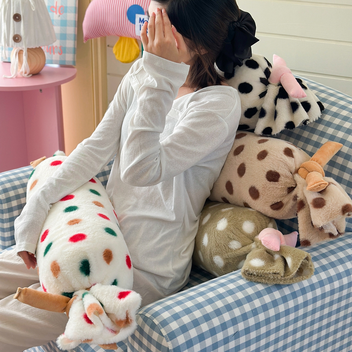 91家纺网 家纺一手货源 找家纺 美茉家居 2025新款波点兔毛绒糖果抱枕 绿色波点