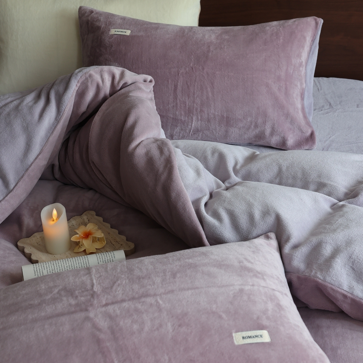 91家纺网 家纺一手货源 找家纺 时光里 2025新款230克纯色简约双拼牛奶绒四件套套件 香芋紫拼浅紫