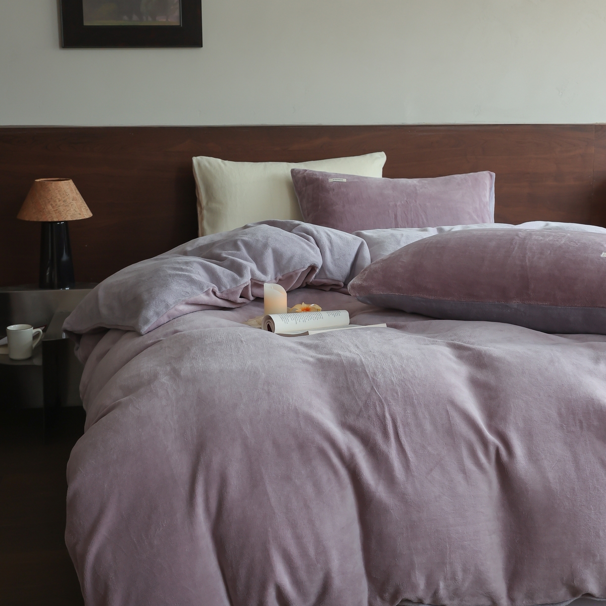 91家纺网 家纺一手货源 找家纺 时光里 2025新款230克纯色简约双拼牛奶绒四件套套件 香芋紫拼浅紫