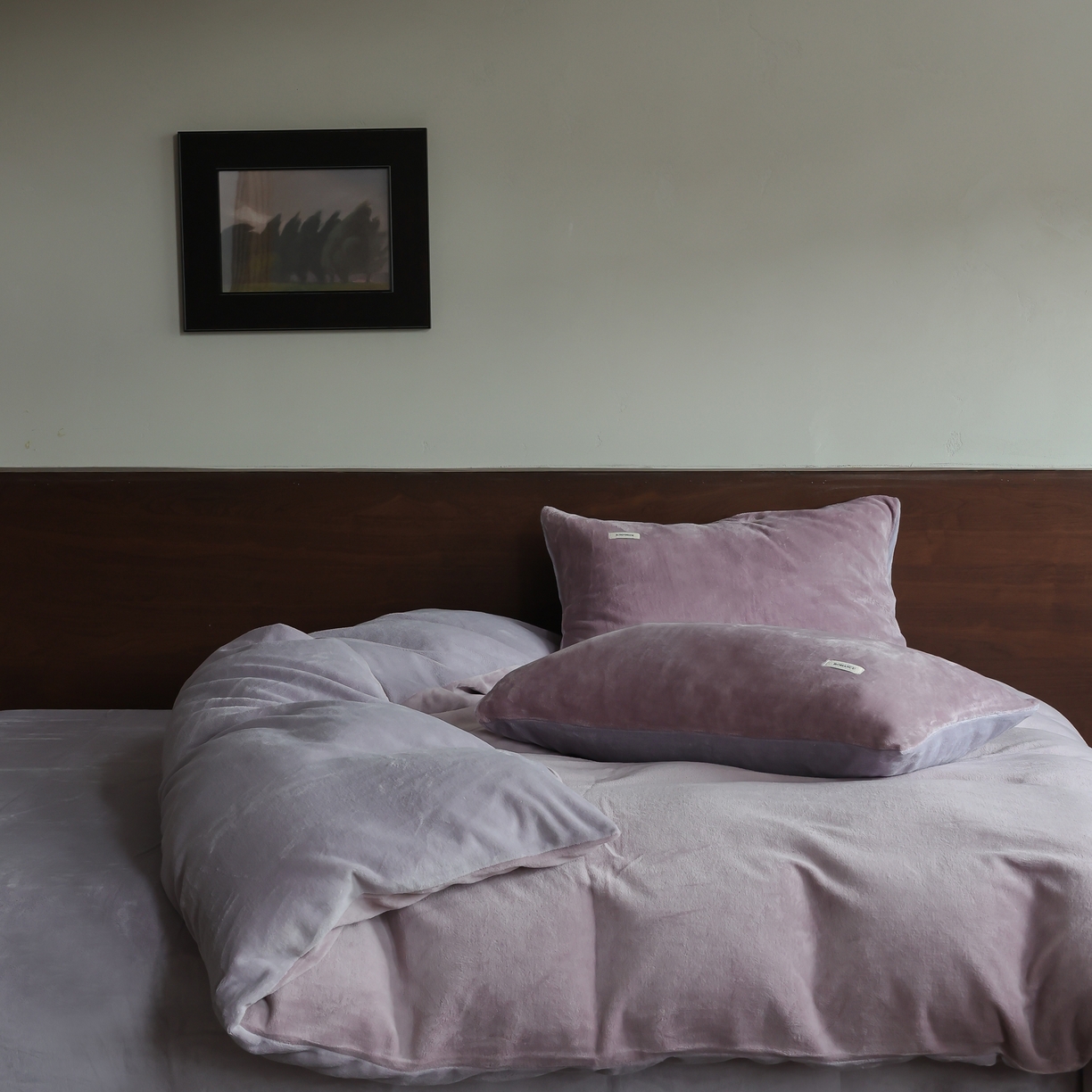 91家纺网 家纺一手货源 找家纺 时光里 2025新款230克纯色简约双拼牛奶绒四件套套件 香芋紫拼浅紫