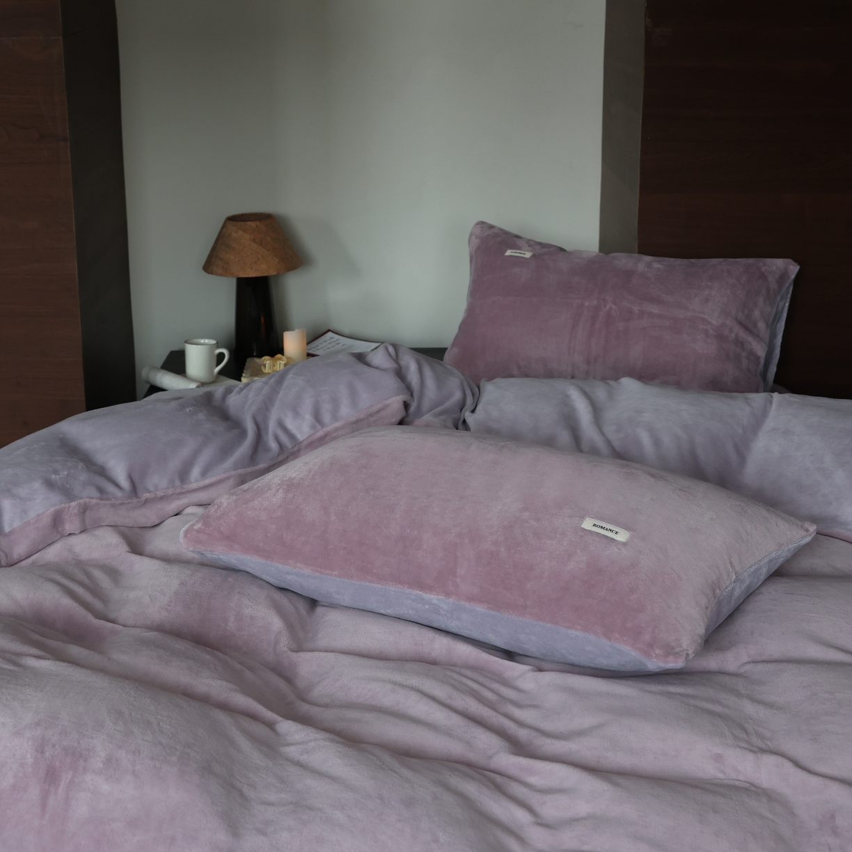 91家纺网 家纺一手货源 找家纺 时光里 2025新款230克纯色简约双拼牛奶绒四件套套件 香芋紫拼浅紫