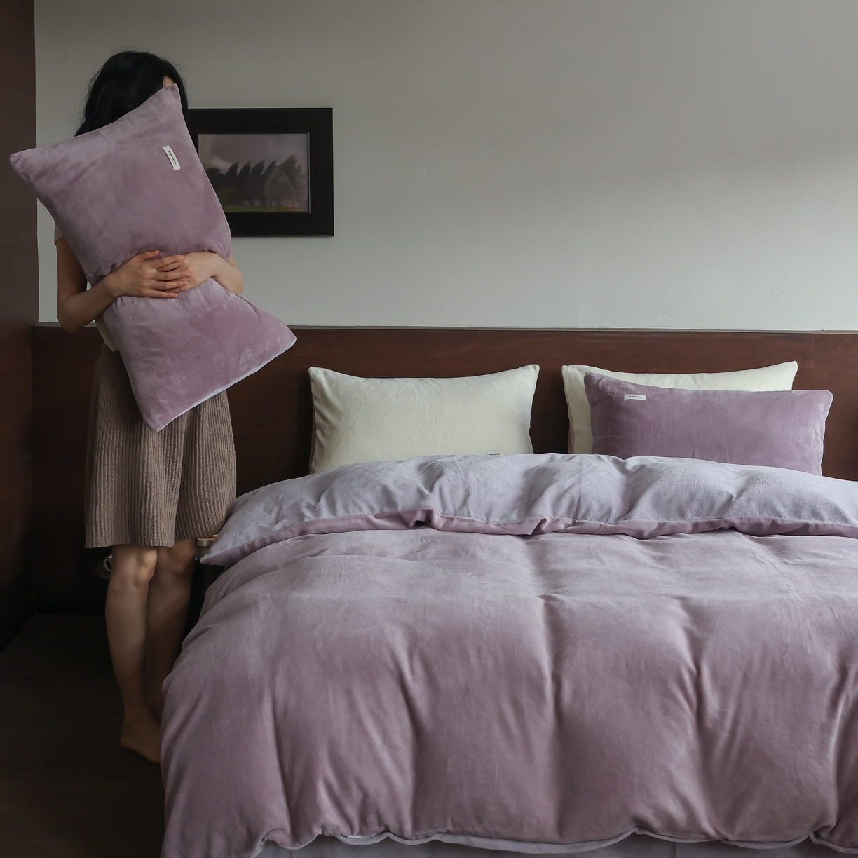 91家纺网 家纺一手货源 找家纺 时光里 2025新款230克纯色简约双拼牛奶绒四件套套件 香芋紫拼浅紫