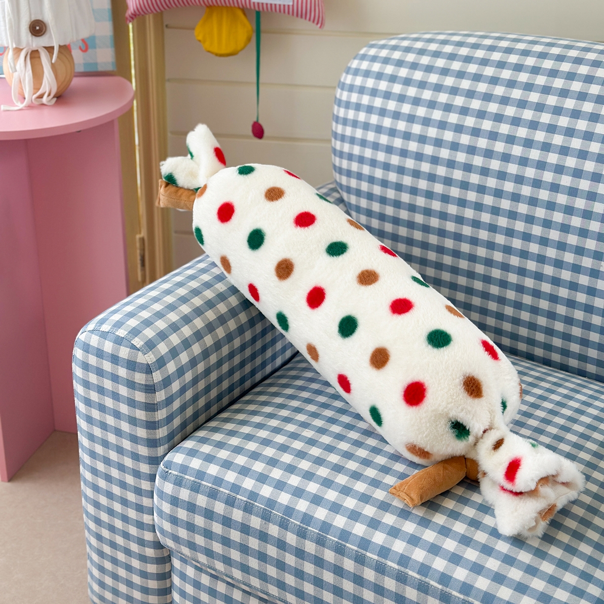 91家纺网 家纺一手货源 找家纺 美茉家居 2025新款波点兔毛绒糖果抱枕 彩色波点