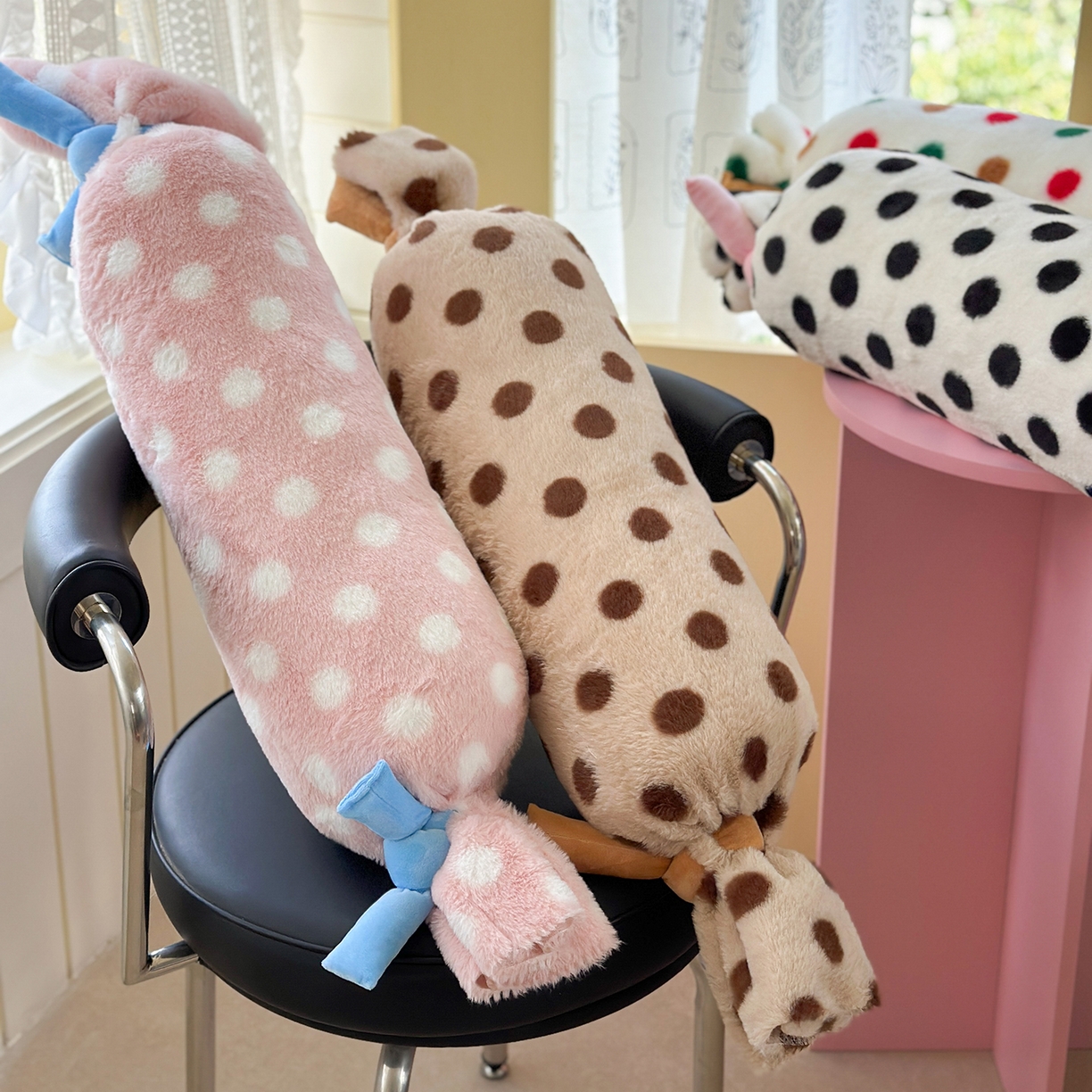 91家纺网 家纺一手货源 找家纺 美茉家居 2025新款波点兔毛绒糖果抱枕 彩色波点