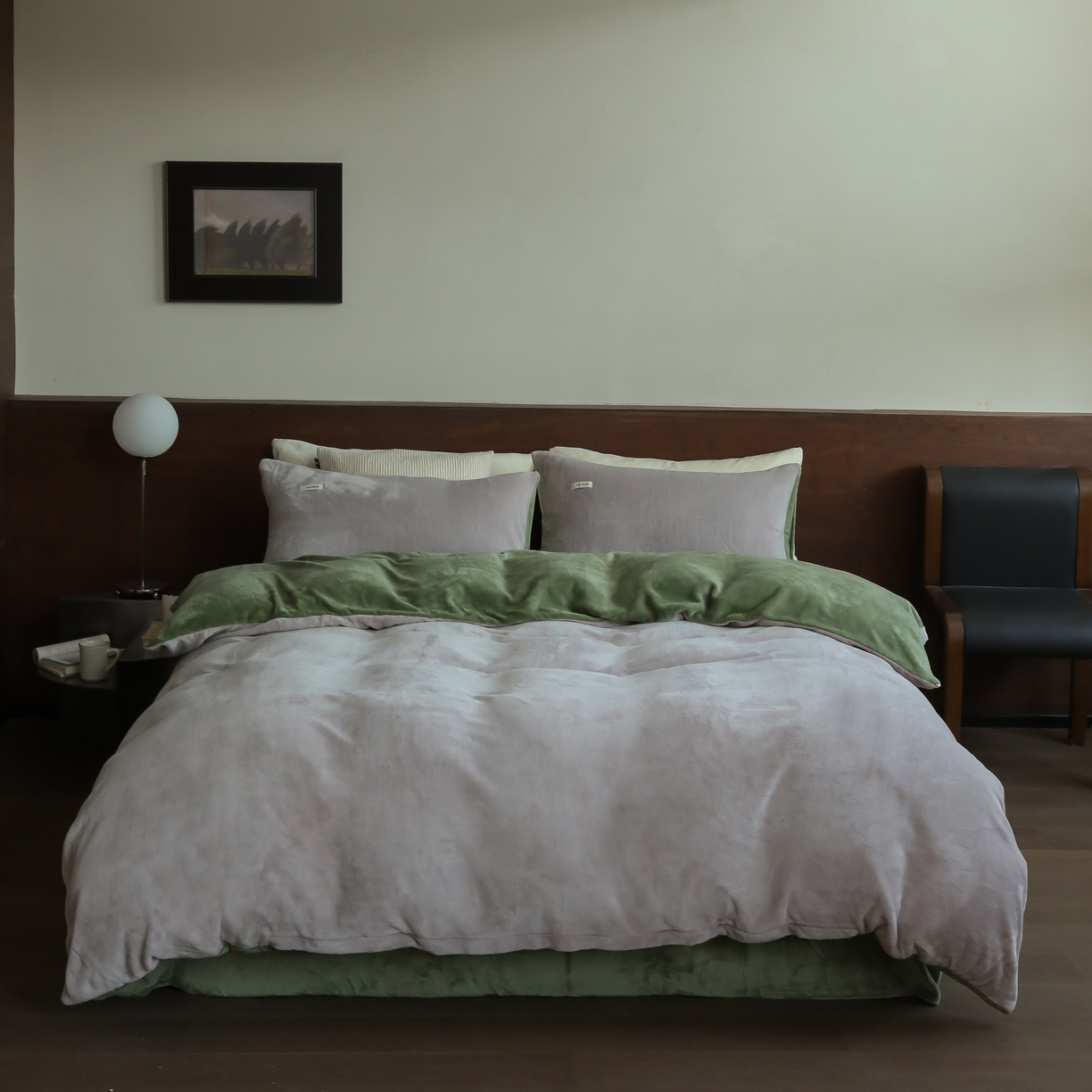 91家纺网 家纺一手货源 找家纺 时光里 2025新款230克纯色简约双拼牛奶绒四件套套件 星际灰拼橄榄绿