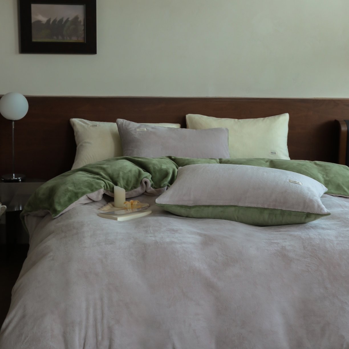 91家纺网 家纺一手货源 找家纺 时光里 2025新款230克纯色简约双拼牛奶绒四件套套件 星际灰拼橄榄绿