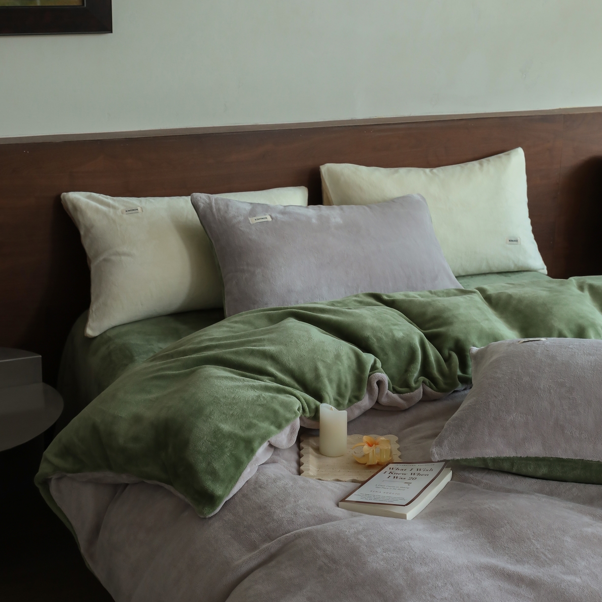91家纺网 家纺一手货源 找家纺 时光里 2025新款230克纯色简约双拼牛奶绒四件套套件 星际灰拼橄榄绿