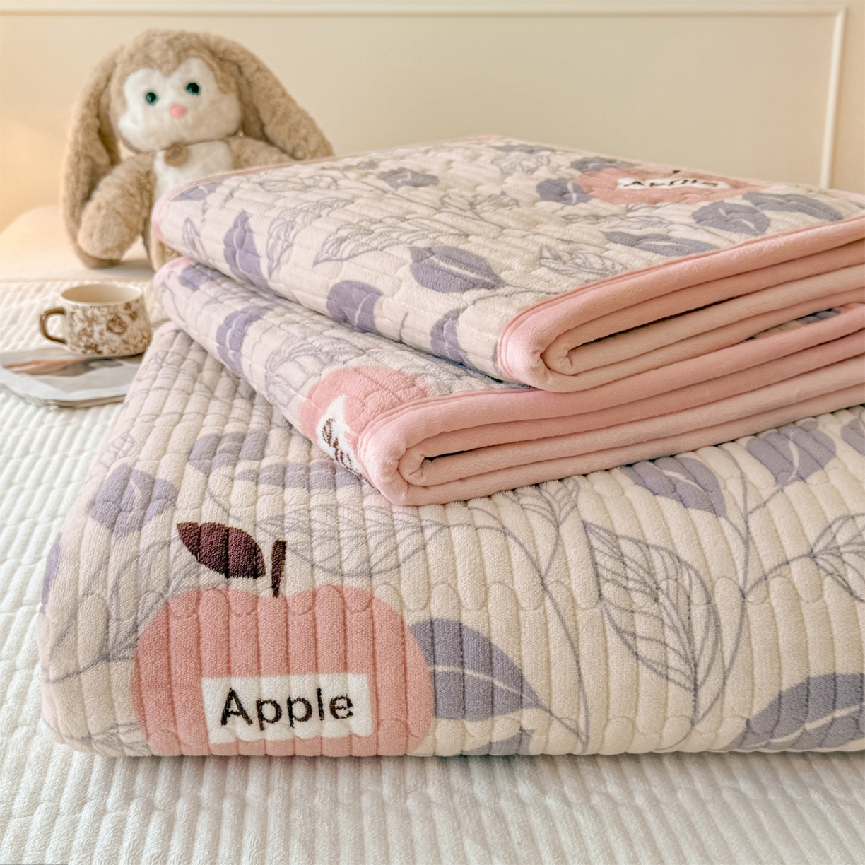 91家纺网 家纺一手货源 找家纺 慕木家纺 2025新款高克重牛奶绒小清新印花卡通夹棉单床盖床盖单件（提供买家秀) 牛奶绒床盖-伦伯特